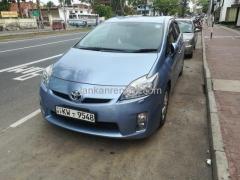 Toyota Prius car for rent in Colombo