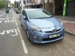 Toyota Prius car for rent in Colombo