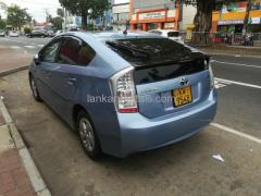 Toyota Prius car for rent in Colombo