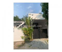 Newly Renovated! 3 Bed 2 Bath Bungalow near Colombo in Moratuwa