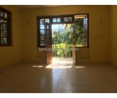 06 Bedroom Upstairs Unit In Kandy