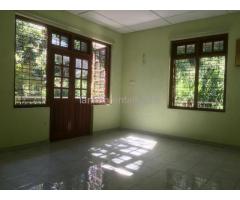 06 Bedroom Upstairs Unit In Kandy