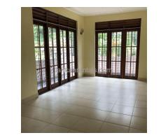 Fully tiled upstair house for rent in Gannoruwa