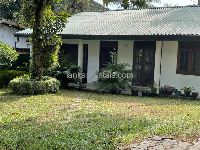 Luxury house with spacious garden for rent in Kalalgoda, Thalawathugoda