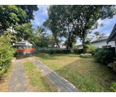 Luxury house with spacious garden for rent in Kalalgoda, Thalawathugoda