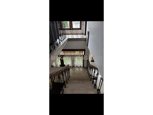 9 bed room house for rent