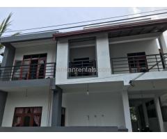 Upper floor house for Rent at Hunupitiya