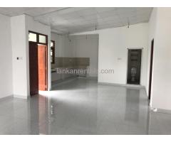 Upper floor house for Rent at Hunupitiya