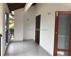 Upper floor house for Rent at Hunupitiya