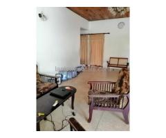 CALM HOUSE NEAR KARAPITIYA TOWN WITH LARGE GARDEN AND LIVING ROOM FOR RENT IN HIRIMBURA ROAD.