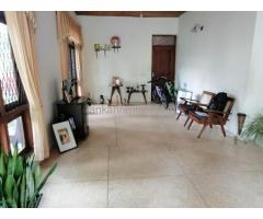 CALM HOUSE NEAR KARAPITIYA TOWN WITH LARGE GARDEN AND LIVING ROOM FOR RENT IN HIRIMBURA ROAD.