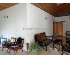 CALM HOUSE NEAR KARAPITIYA TOWN WITH LARGE GARDEN AND LIVING ROOM FOR RENT IN HIRIMBURA ROAD.