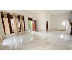 Upper floor House for rent @ bulugaha junction (300m to kandy road)