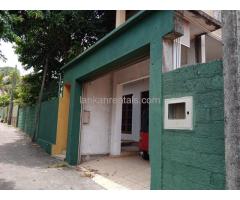 Spacious house to be rented near pelawatta