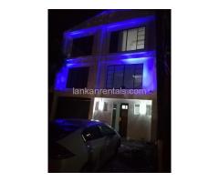 Building for rent in Wellampitiya Avisawella rd [Rs. 150,000 per month]