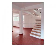 Building for Rent in Kandy Katugasthota Ranawana Road - Ideal for Business & Residential Use