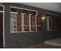 Upstair House for rent in Thalawathugoda