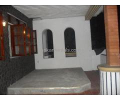 Upstair House for rent in Thalawathugoda